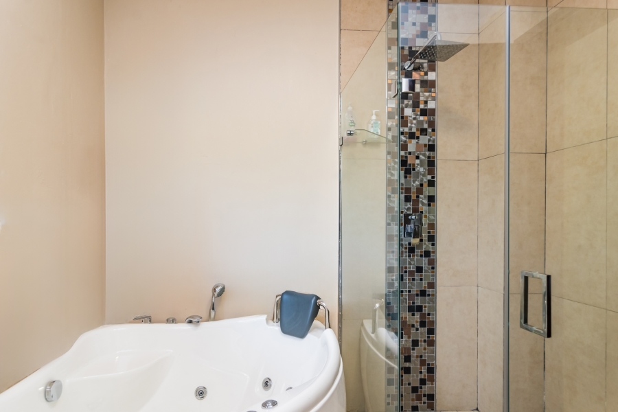 5 Bedroom Property for Sale in Hartebeesfontien AH North West